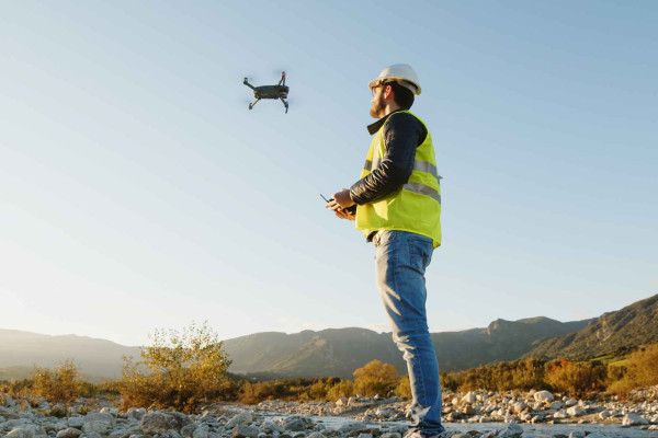 Inspección industrial con drones · Topógrafos Servicios Topográficos y Geomáticos Cabrera de Mar